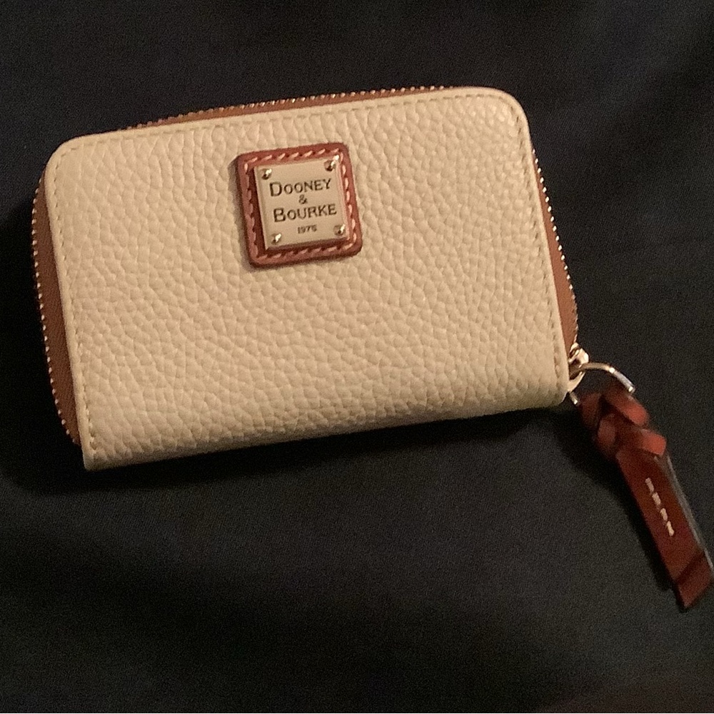 Dooney & Bourke Pebble Grain zip Around Wallet